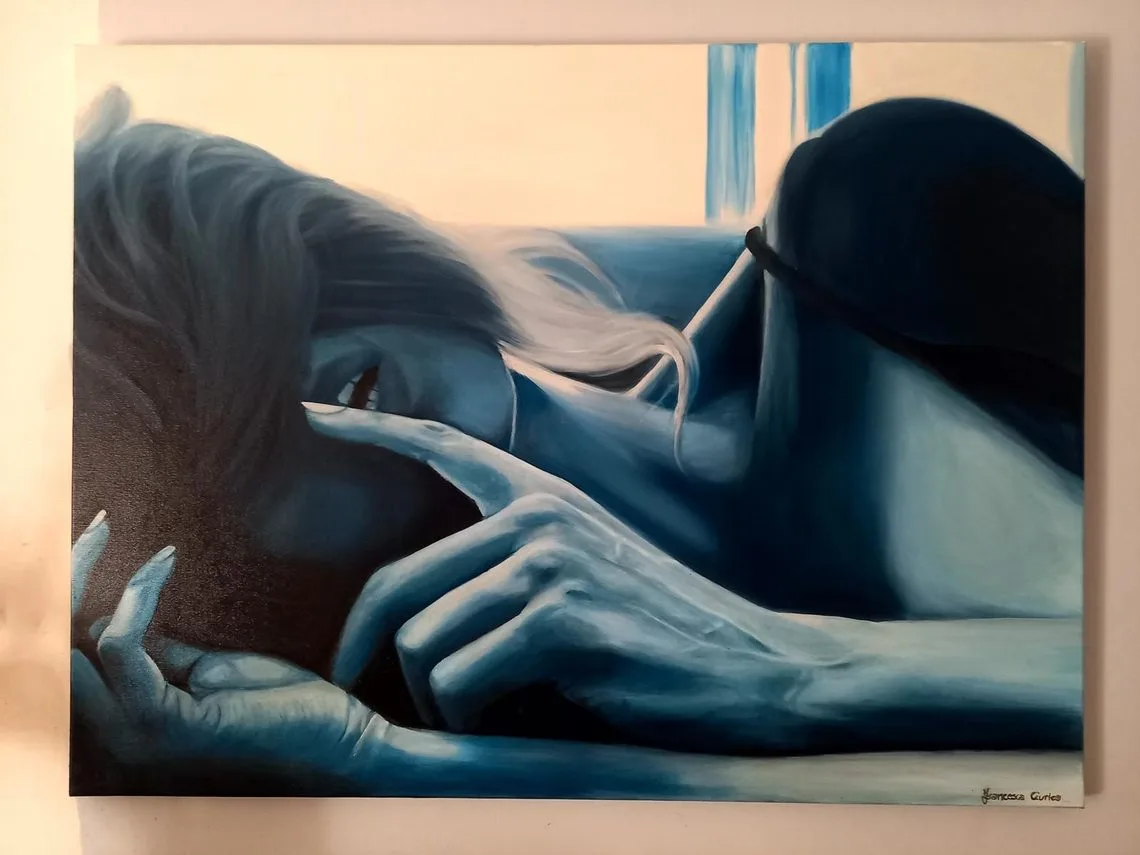 Figura femminile distesa nei toni del blu, dipinto a olio su tela